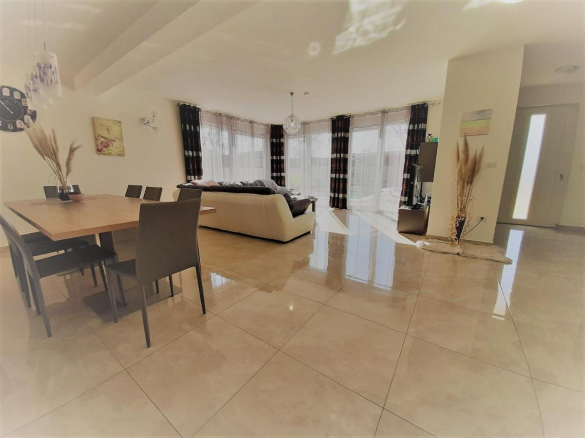 Villa Nemo โปเรช ภายนอก รูปภาพ